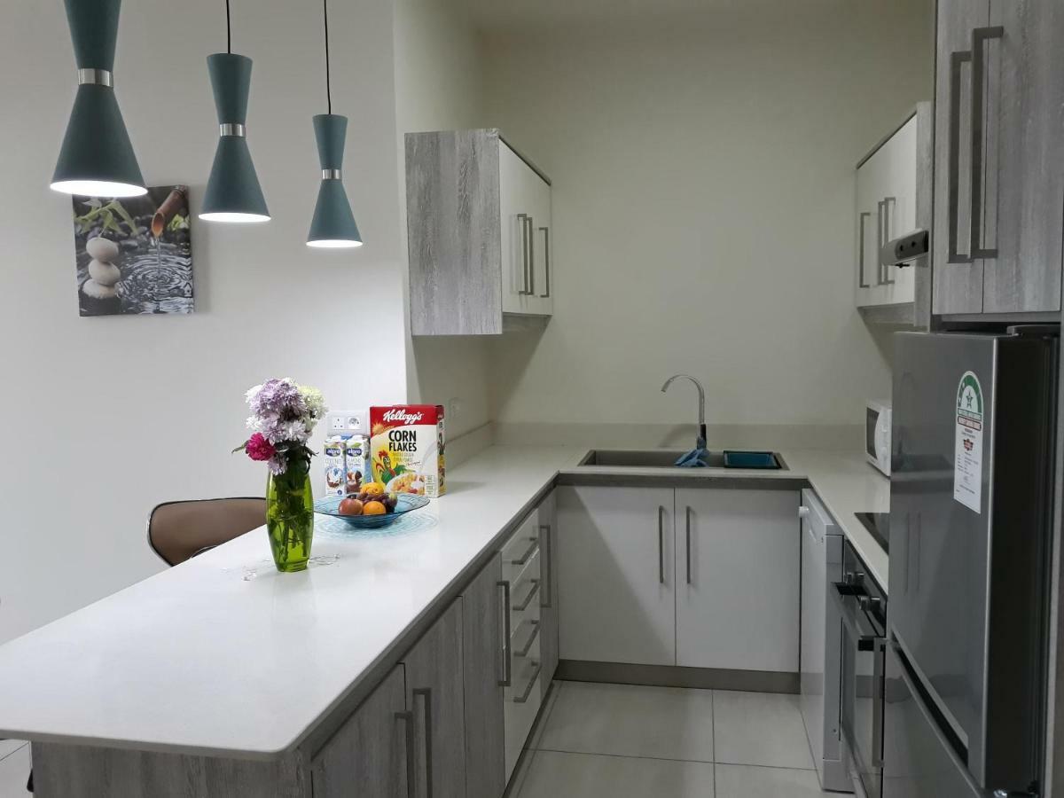 2 Bedroom Flat 15 Mins Walk From Flic En Flac Beach Exterior foto