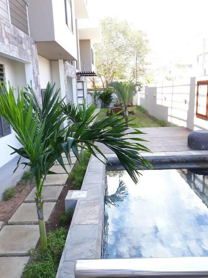 2 Bedroom Flat 15 Mins Walk From Flic En Flac Beach Exterior foto